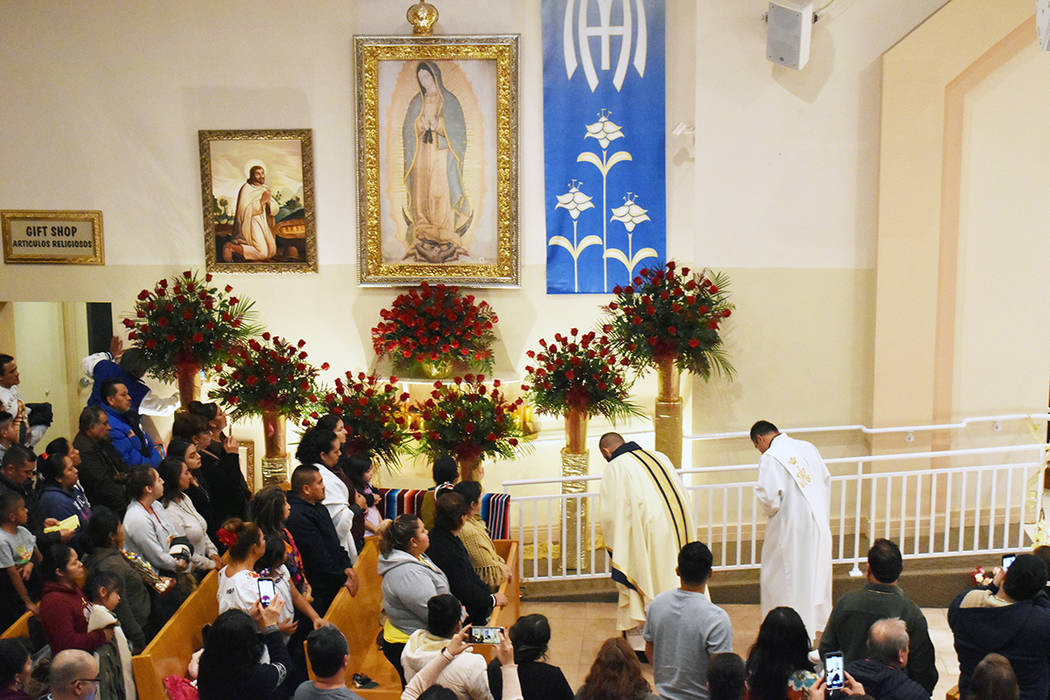 La misa en honor de la Virgen de Guadalupe fue oficiada por el Padre Miguel Corral. Miércoles ...
