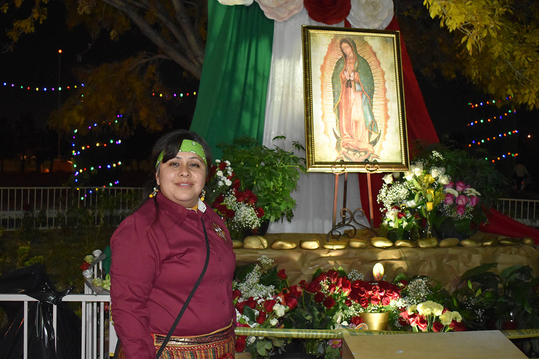 La misa en honor de la Virgen de Guadalupe fue oficiada por el Padre Miguel Corral. En la foto, ...