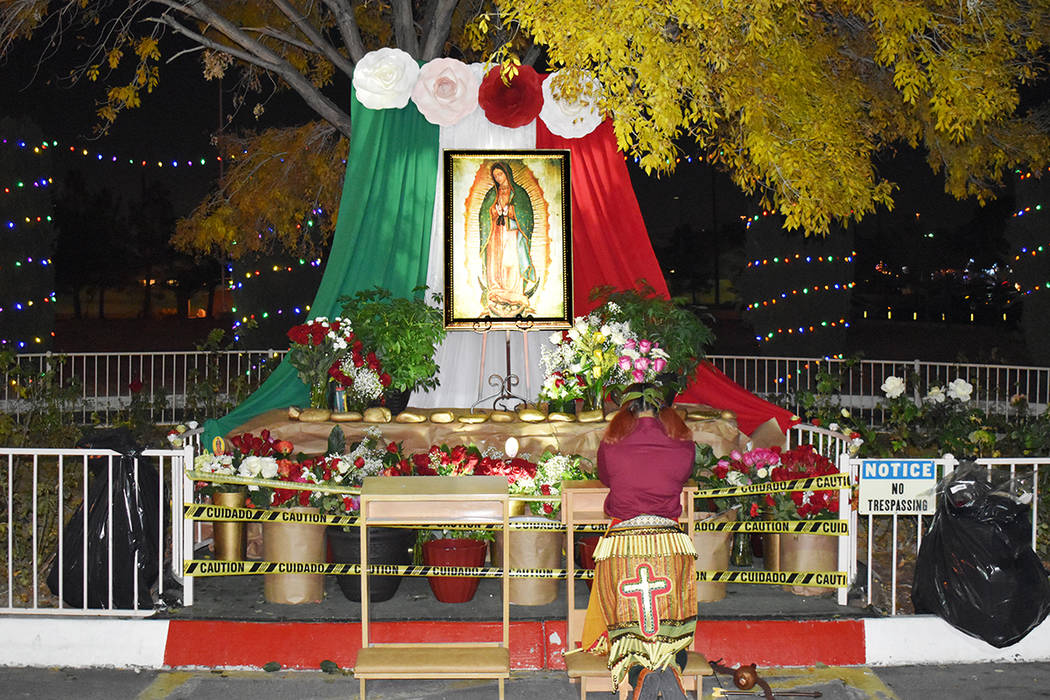 La misa en honor de la Virgen de Guadalupe fue oficiada por el Padre Miguel Corral y contó con ...
