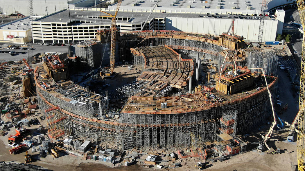 Una vista aérea de la Esfera del Madison Square Garden en construcción junto al Sands Expo Co ...