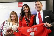 Marcus Arroyo fue presentado como el nuevo entrenador principal de fútbol de la UNLV en el com ...
