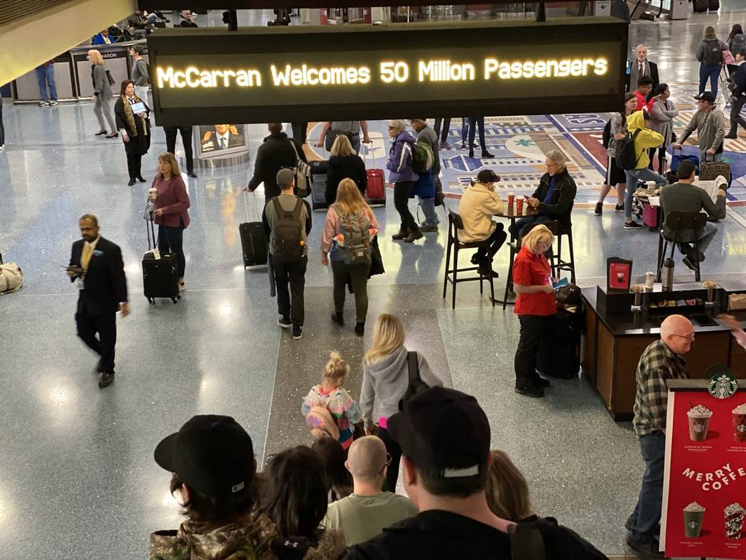 El Aeropuerto Internacional McCarran celebró su récord de 50 millones de pasajeros del 2019 a ...