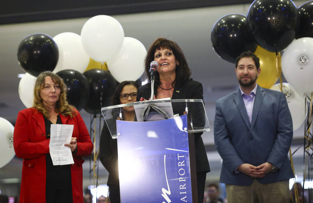 La Directora de Aviación del Condado de Clark, Rosemary Vassiliadis, habla durante un evento q ...