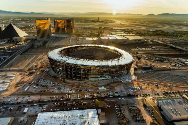 La obra de construcción del Estadio Raiders Allegiant el miércoles, 16 de octubre de 2019, en ...