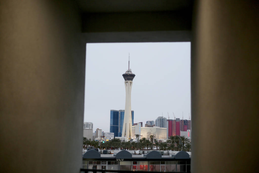 Nubes cubren el valle de Las Vegas en la mañana del jueves, 26 de diciembre de 2019. Elizabeth ...