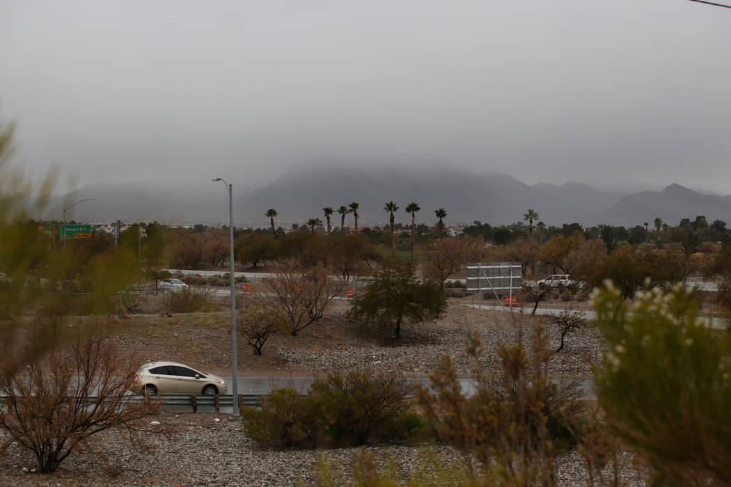 Lluvia cae en el valle de Las Vegas el jueves, 26 de diciembre de 2019. Elizabeth Page Brumley/ ...