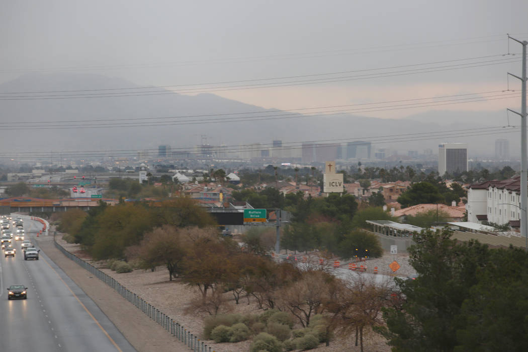 Lluvia cae en el valle de Las Vegas el jueves, 26 de diciembre de 2019. Elizabeth Page Brumley/ ...