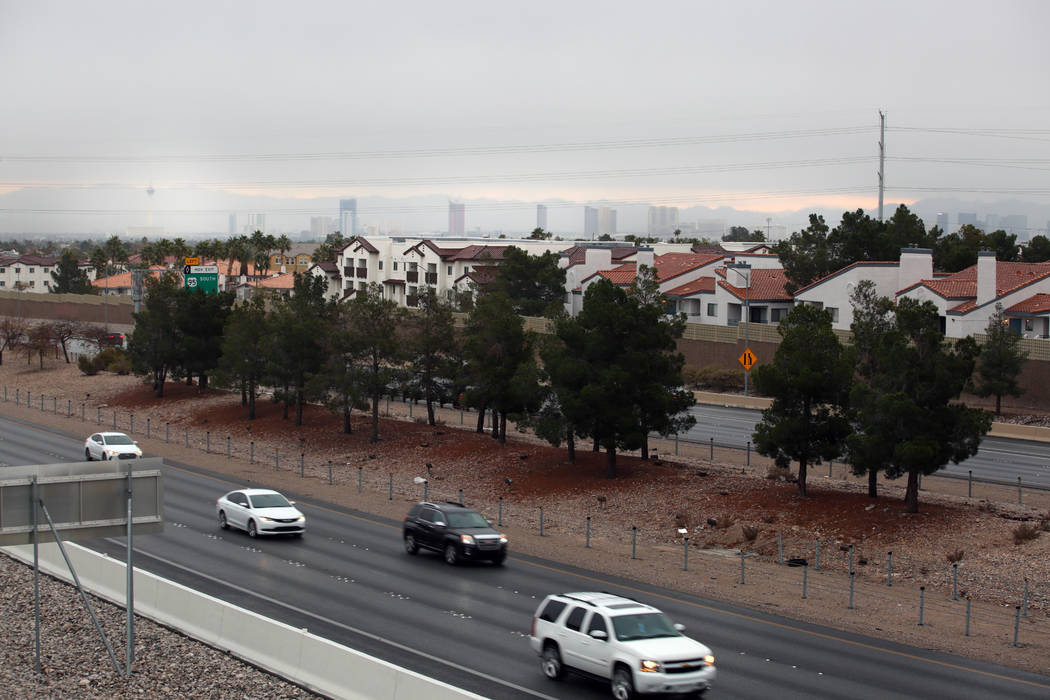 Lluvia cae en el valle de Las Vegas el jueves, 26 de diciembre de 2019. Elizabeth Page Brumley/ ...