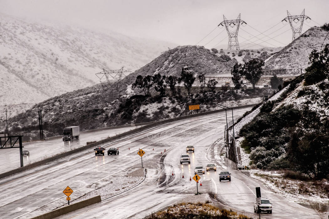 Los vehículos se desvían de la autopista 15 en dirección norte hacia la rampa de entrada de ...