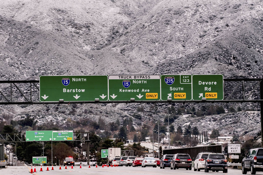 Los vehículos se desvían de la autopista 15 en dirección norte hacia la rampa de entrada de ...