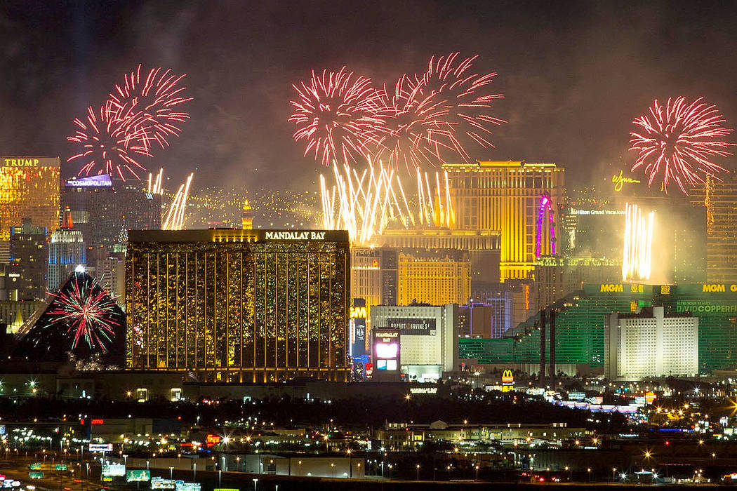 Esta foto de archivo del 31 de diciembre de 2018 muestra los fuegos artificiales del Año Nuevo ...