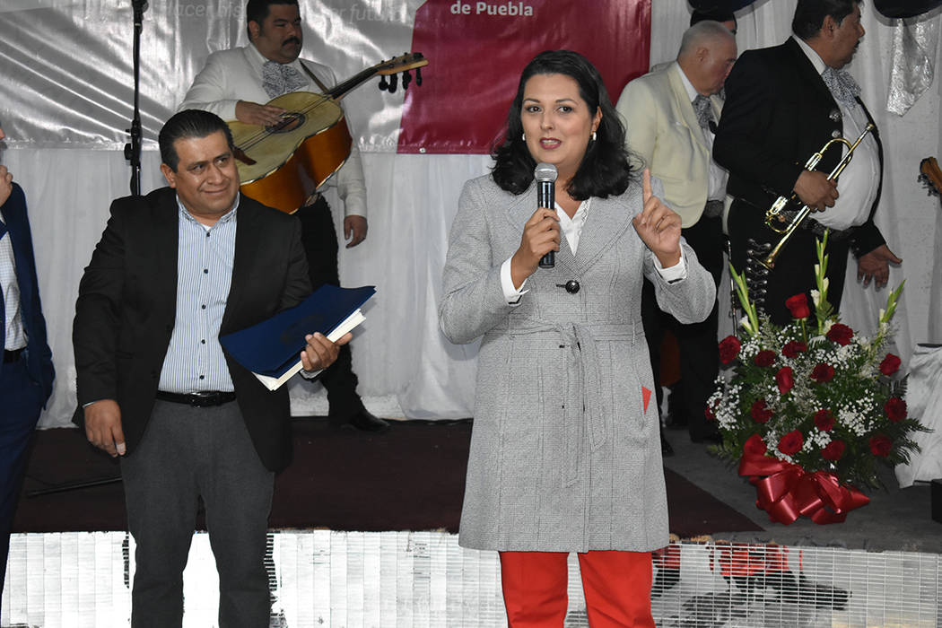 La concejal de Las Vegas, Olivia Díaz, entregó reconocimientos a las personas que hicieron po ...