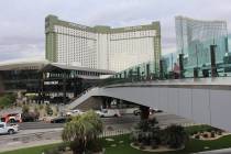 Este puente une al casino Park MGM con el Hard Rock Café. Lunes 23 de diciembre de 2019 en el ...