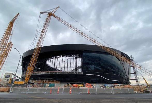 Construcción del Estadio Allegiant en el extremo norte de la estructura el 24 de diciembre de ...