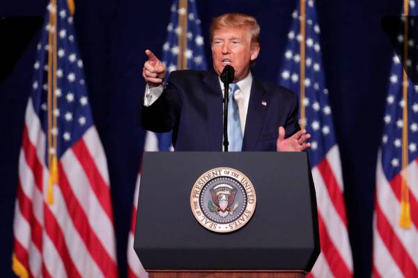 El presidente Donald Trump habla durante el "Lanzamiento de la Coalición Evangélica para el T ...