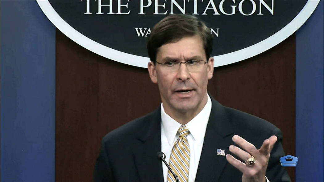 El Secretario de Defensa, Mark Esper, habla con la prensa sobre Irán e Irak el martes, 7 de en ...