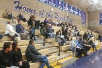 Los padres se reunieron en el gimnasio de Sig Rogich Middle School el lunes, 13 de enero 2020 p ...