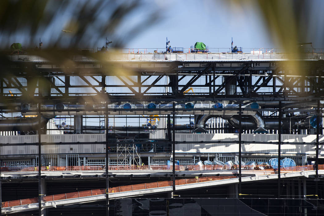 Una vista del Estadio Allegiant a medida que su construcción avanza en Las Vegas el lunes, 13 ...