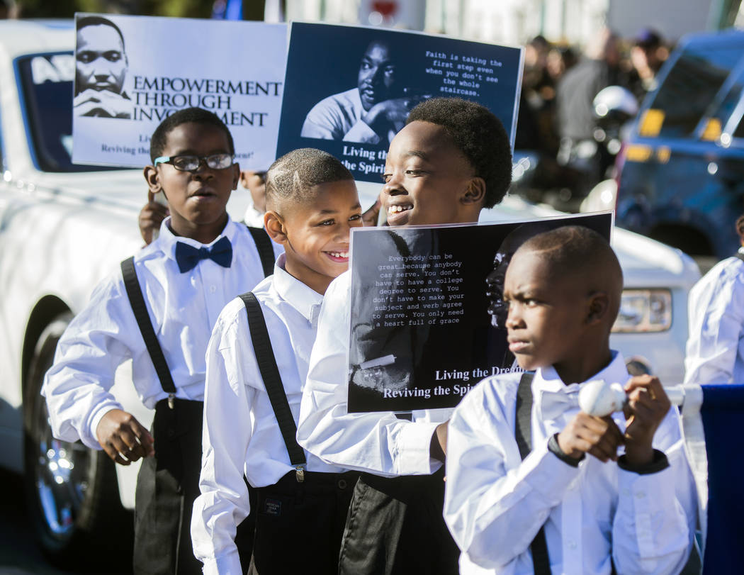 Estudiantes de Wendell Williams Elementary School marchan en el centro de Las Vegas durante el ...