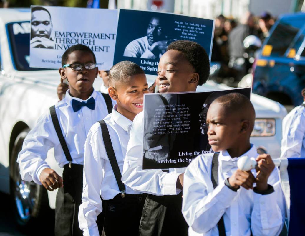 Estudiantes de Wendell Williams Elementary School marchan en el centro de Las Vegas durante el ...