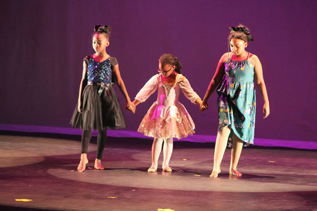 Niños y jóvenes presentaron cuadros de baile en honor al legado de Luther King. Domingo 19 de ...