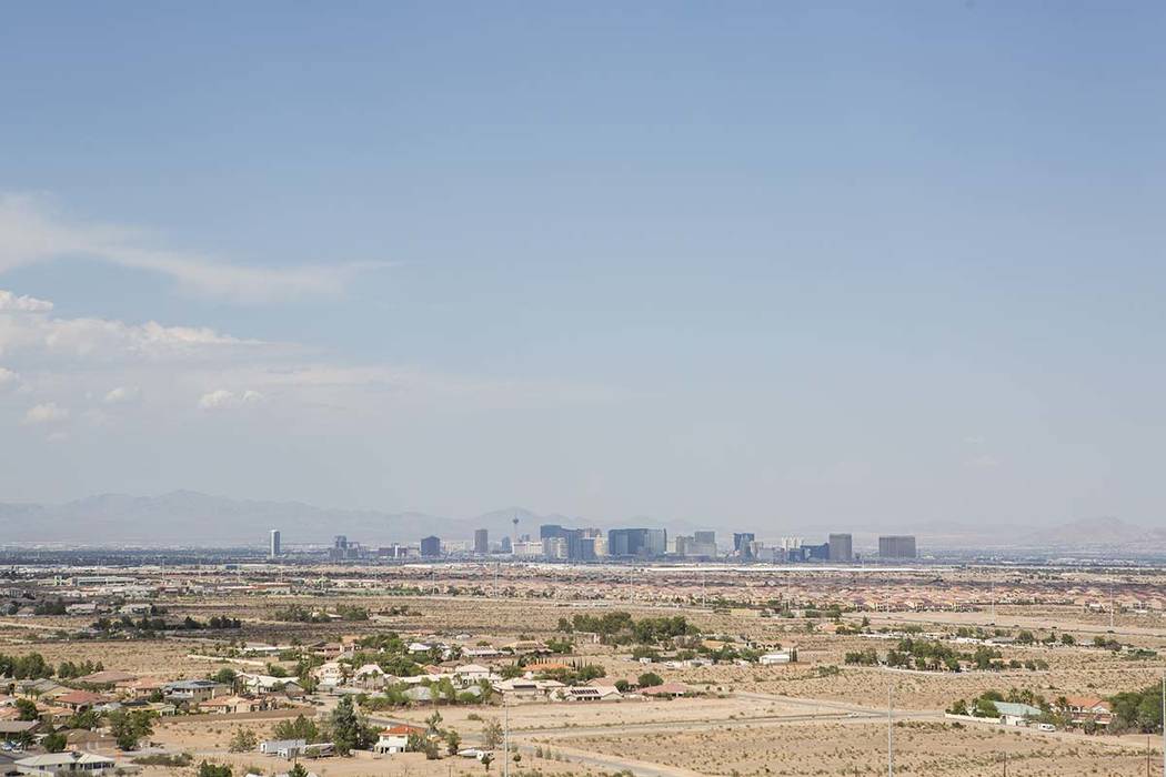 Una vista del Strip desde el parque Exploration Peak. Se esperan cielos soleados durante toda l ...