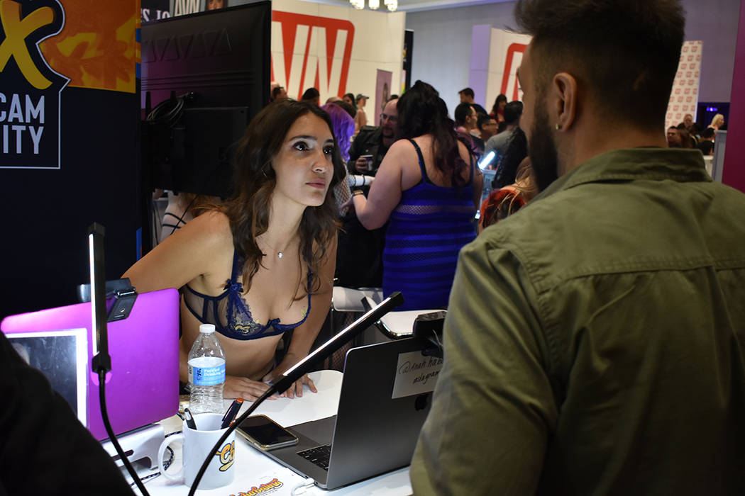 Miles de personas se dieron cita en la Expo del Entretenimiento para Adultos AVN 2020 en Las Ve ...