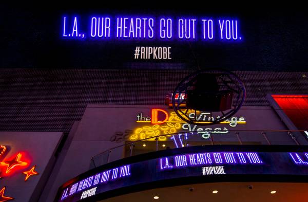 The D Las Vegas y Fremont Street Experience dan su pésame a Los Ángeles con un monumento en m ...