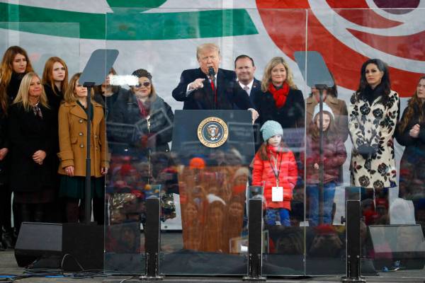 El presidente Donald Trump habla durante la manifestación anual "Marcha por la Vida" en la Exp ...