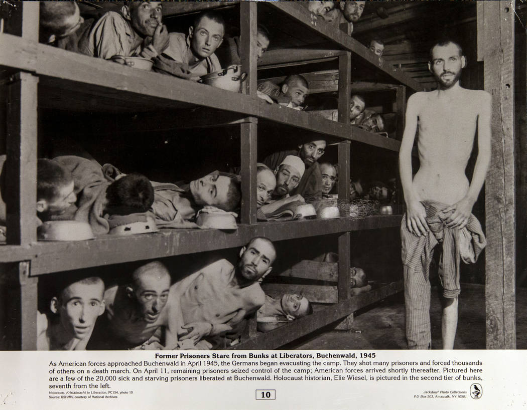 Foto histórica de Jackdaw Photo Collections de ex prisioneros en la prisión de Buchenwald en ...