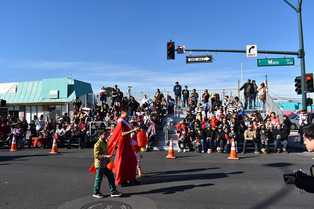 Dieron la bienvenida al “Año de la Rata” con un colorido desfile anual en el Downtown. Sá ...