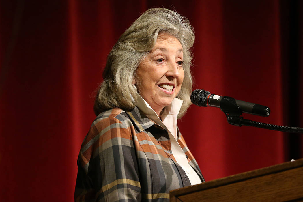 La Representante Dina Titus, demócrata por Nevada, habla durante el panel de discusión "Evalu ...