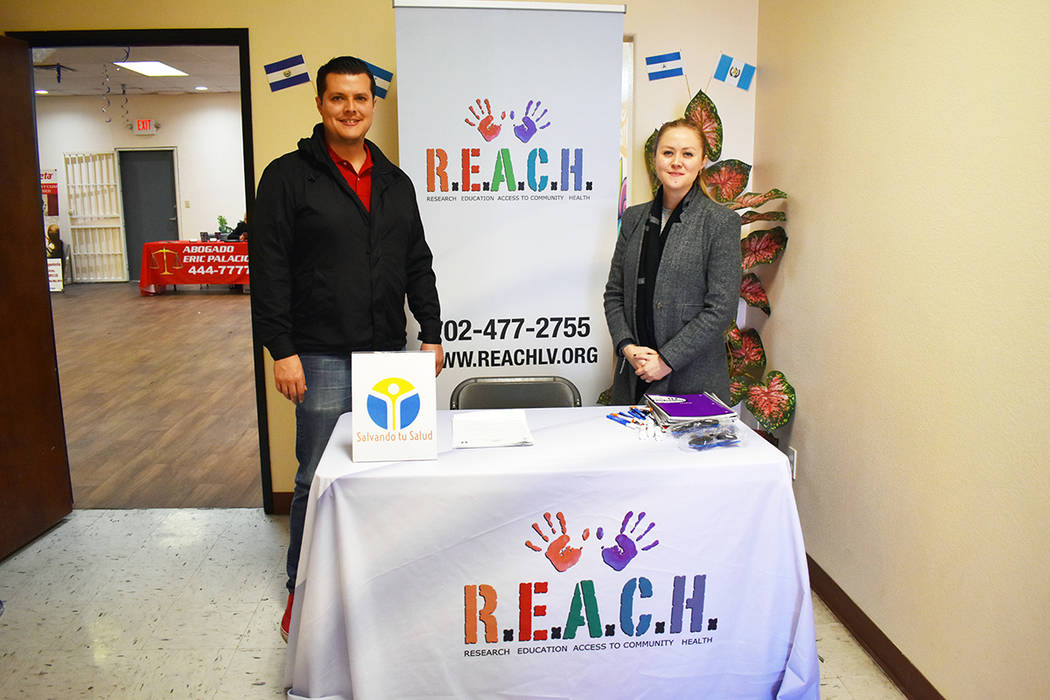 Rebeca Aceves, directora de REACH –izquierda- y el gerente de “Outreach” de la organizaci ...
