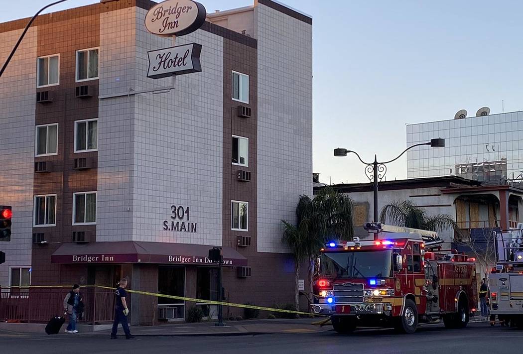 Una persona fue llevada a un hospital con una lesión por quemadura después de un incendio en ...