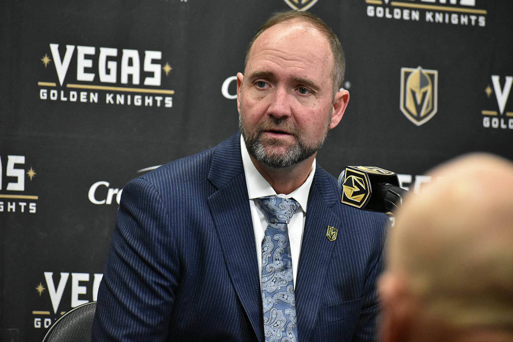 El entrenador de Vegas Golden Knights, Peter DeBoer, habló con los medios de comunicación tra ...