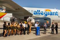 El director general de Allegiant, Scott DeAngelo, ofrece un brindis mientras Allegiant presenta ...