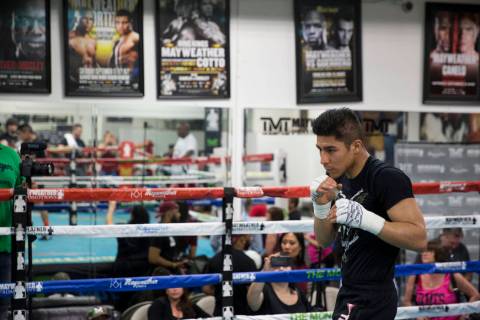 Jessie Vargas durante un evento de entrenamiento mediático en el Mayweather Boxing Club en Las ...