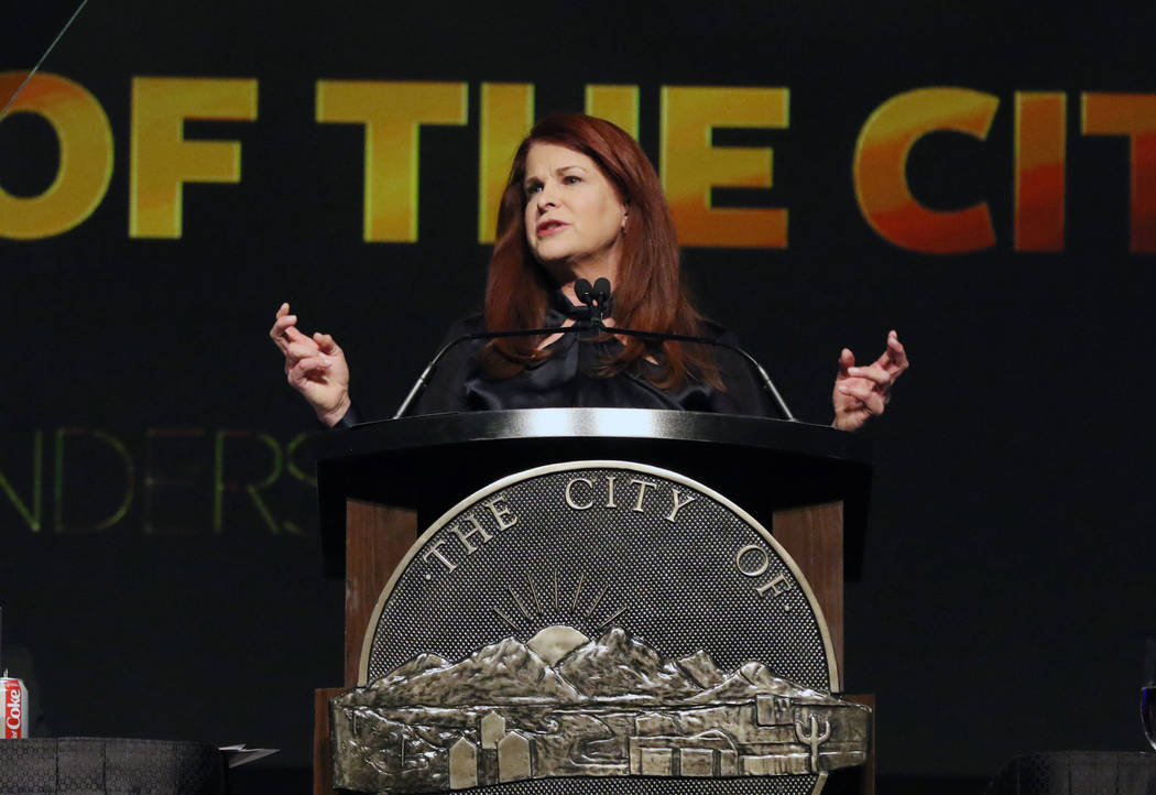 La alcaldesa de Henderson, Debra March, da su discurso anual sobre el estado de la ciudad el ju ...