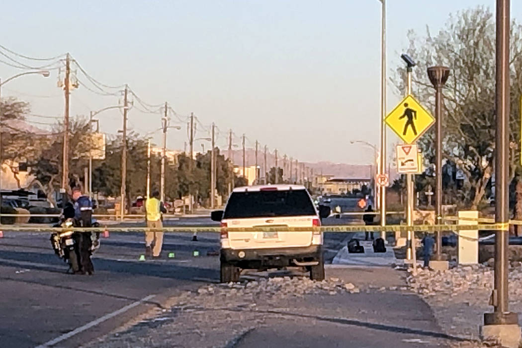 La policía de North Las Vegas investiga después de un accidente en las carreteras de Lone Mou ...