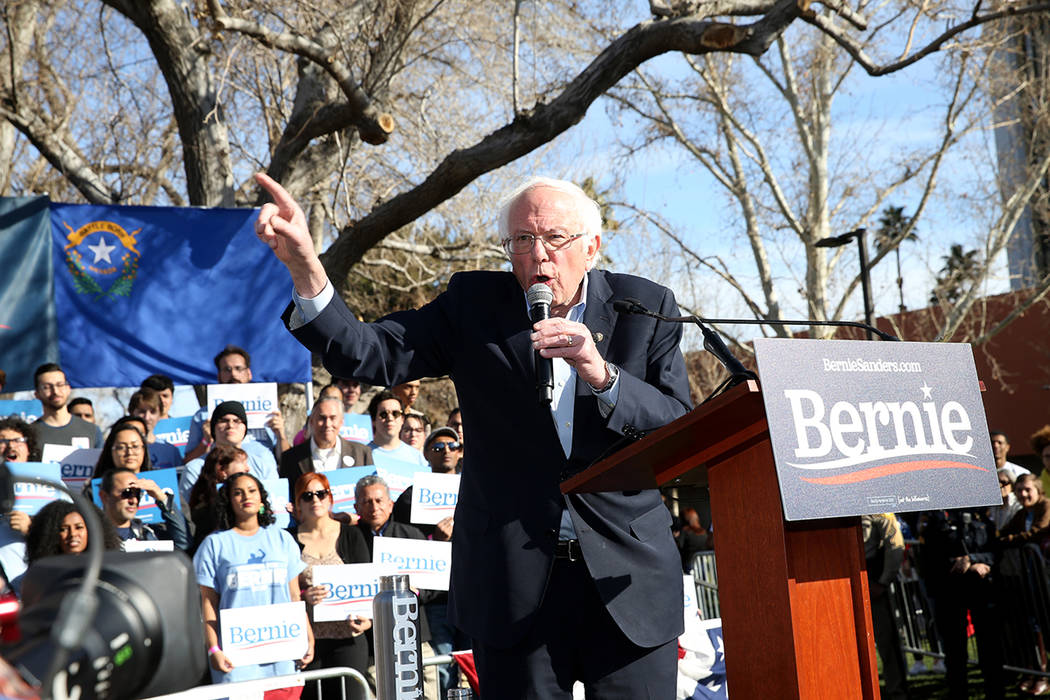 El senador de Vermont, Bernie Sanders, durante un rally "Get Out the Early Vote" en el Academic ...
