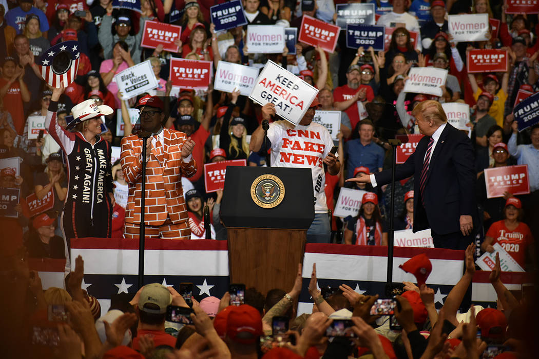 El presidente Donald J. Trump encabezó el mitin de campaña “Keep America Great”. Viernes ...