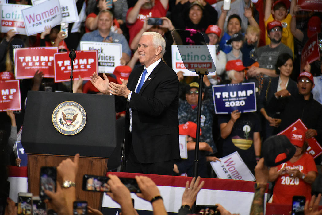 El vicepresidente Mike Pence aseguró que el debate demócrata favoreció al presidente Trump. ...