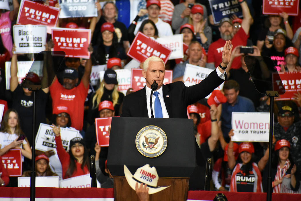 El vicepresidente Mike Pence aseguró que el debate demócrata favoreció al presidente Trump. ...