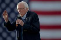 El senador Bernie Sanders, habla durante un evento de campaña el domingo, 23 de febrero de 202 ...