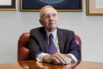 El ex senador Harry Reid, demócrata por Nevada, se sienta en su oficina en el Bellagio en febr ...