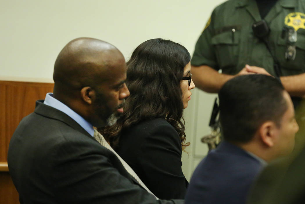 Bani Duarte, al centro, aparece en la corte durante su juicio en la Corte Superior del Condado ...