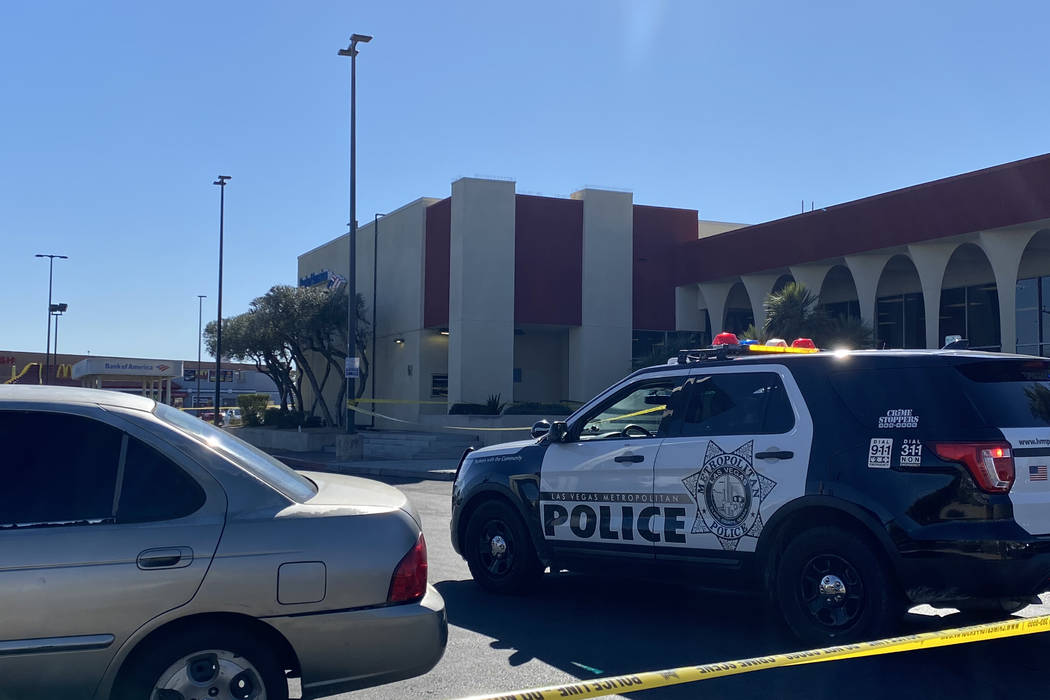 La policía de Las Vegas investiga un tiroteo el jueves por la tarde en el sudeste de Las Vegas ...