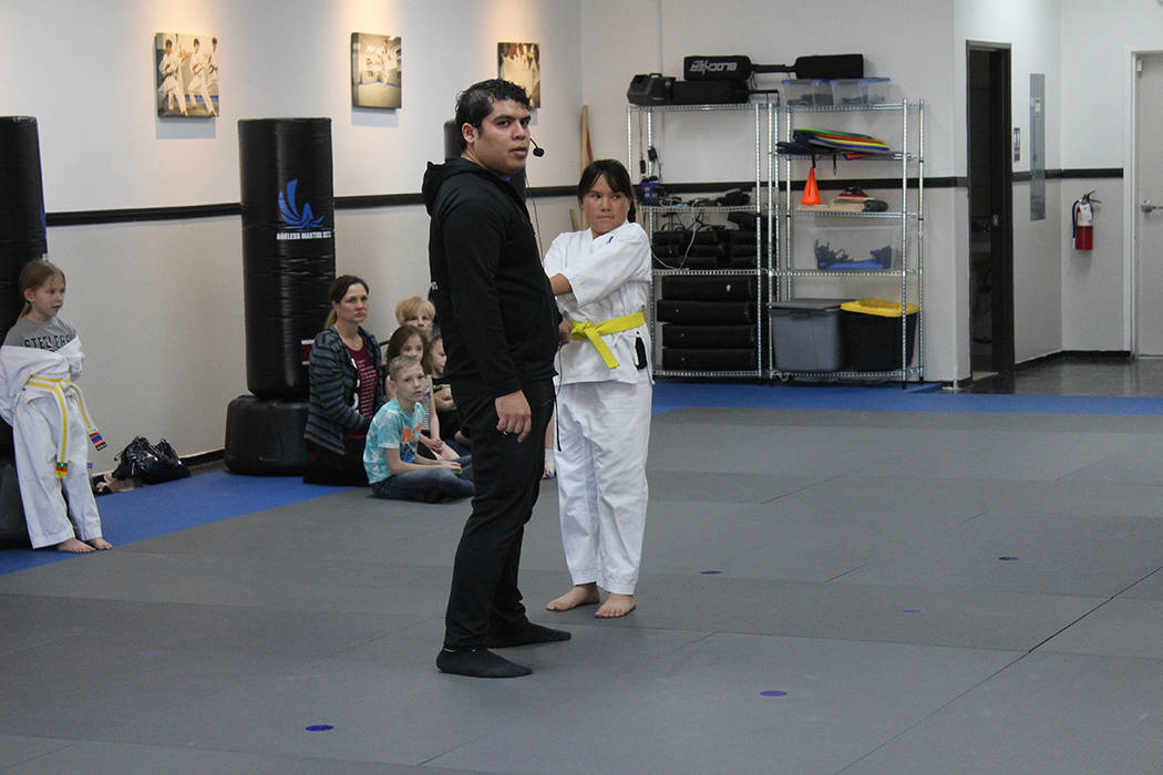 El sensei Sandoval fue campeón de Estados Unidos en la Federación Mundial de Karate. Domingo ...