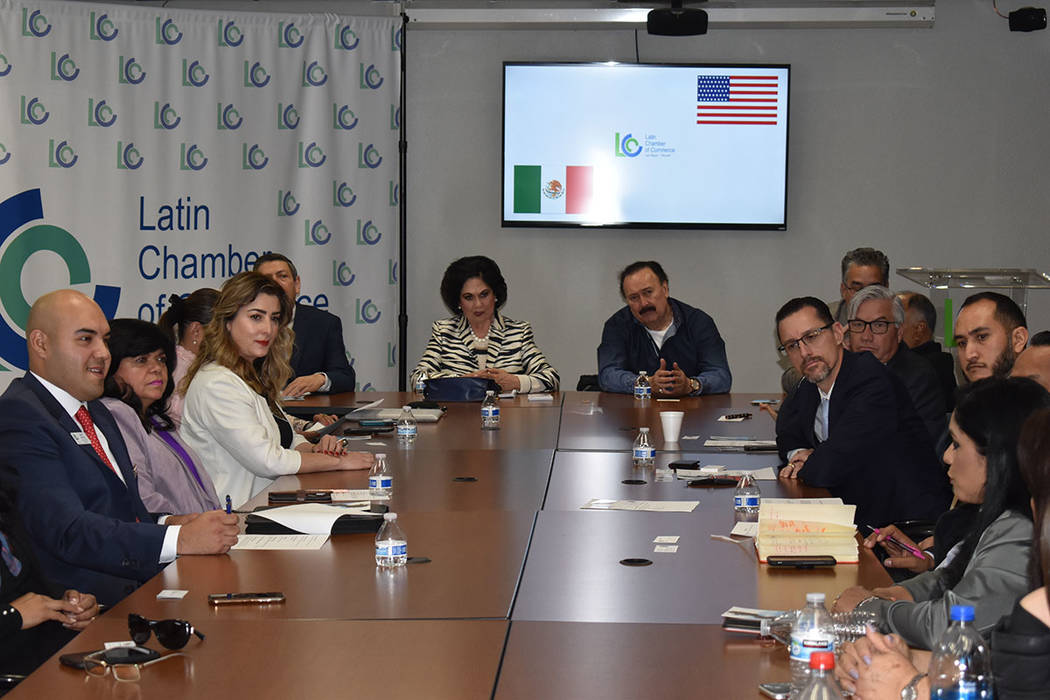 La delegación fue recibida por Peter Guzmán, presidente de LCC y por Carlos Gómez, encargado ...