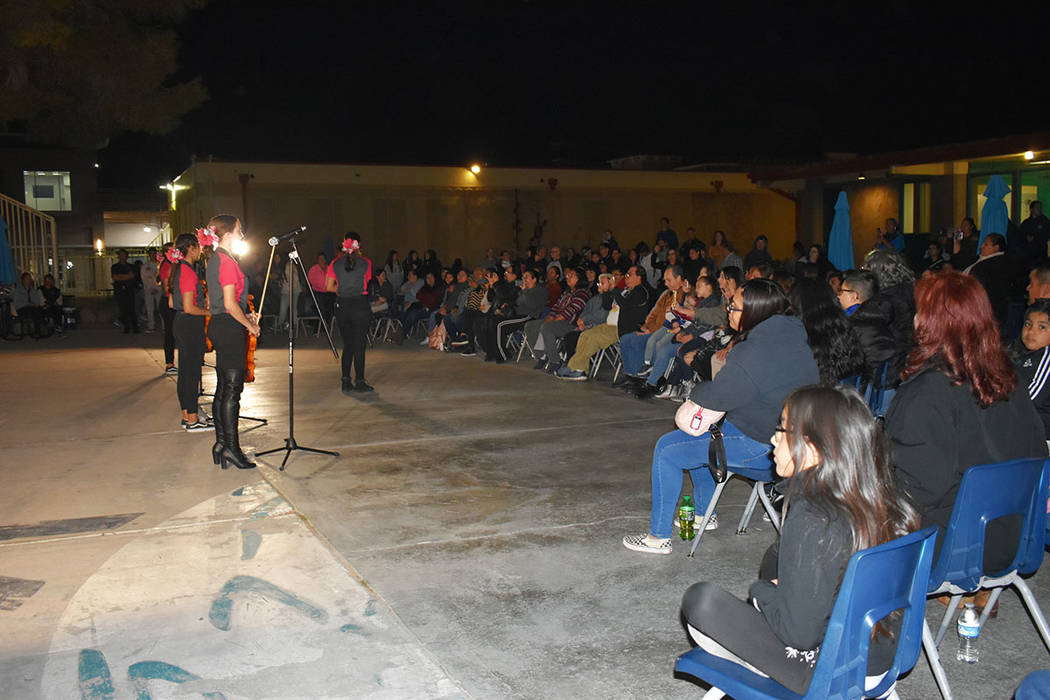 Las estudiantes del Mariachi Femenil Internacional deleitaron a los asistentes con canciones me ...